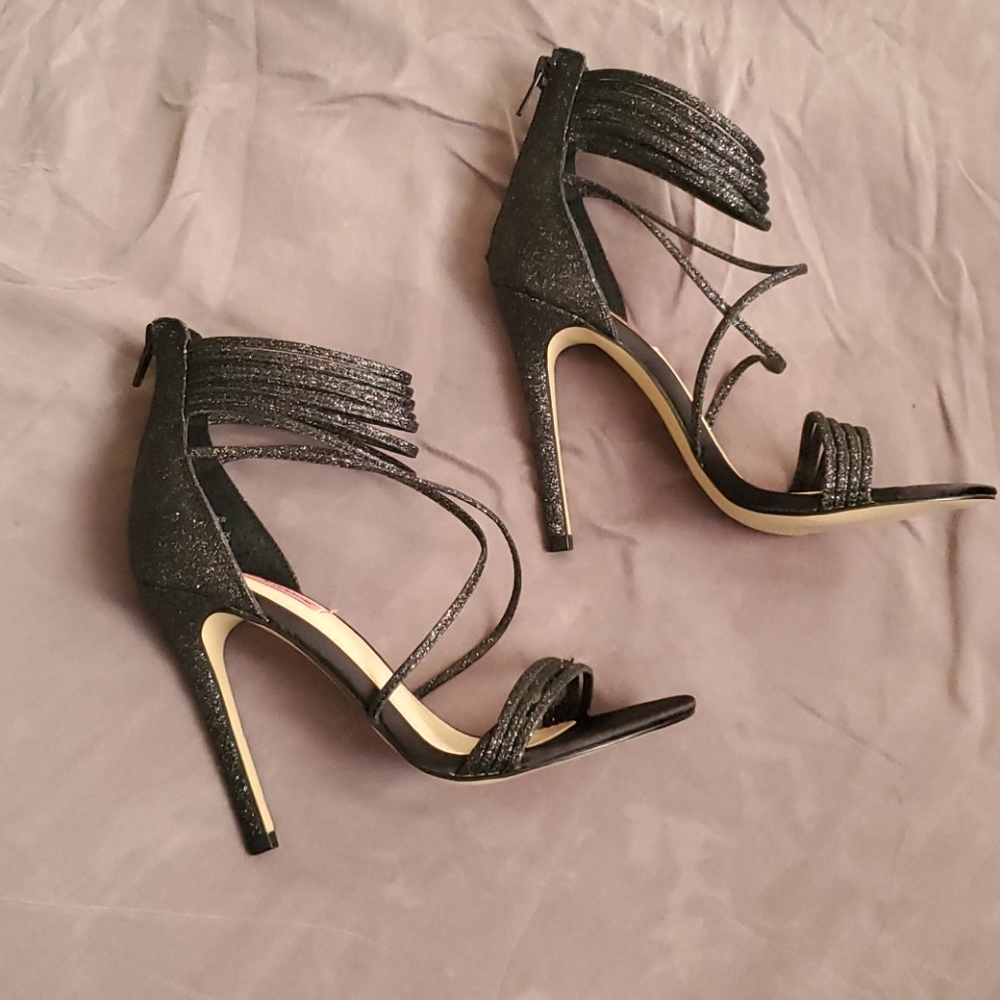 NEW Betsy Johnson Heels - Picture 4 of 4